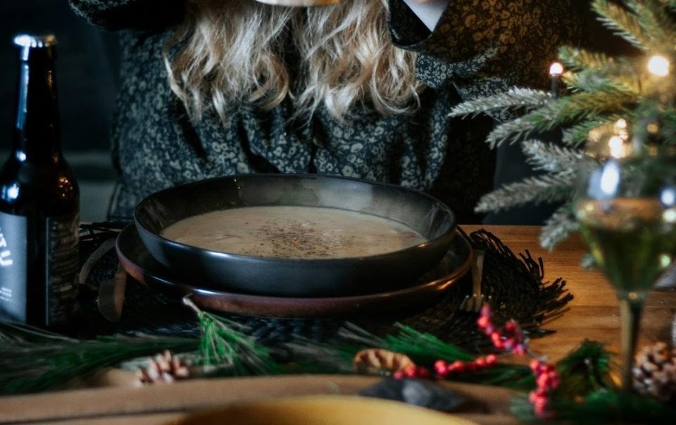 Οι γιορτές και η συναισθηματική πείνα: 7 πρακτικοί τρόποι για να την διαχειριστείς